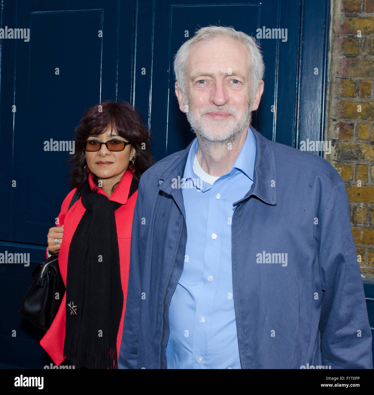 Jeremy Corbyn und Frau Laura Alvarez in Seven Dials-Club für die Spendenaktion 'Stand Up für Jeremy Corbyn' gehen. Stockfoto