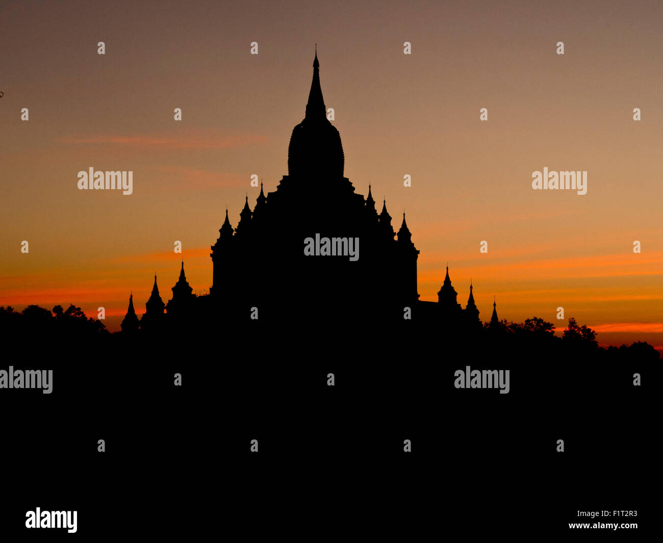 Sonnenaufgang in die buddhistischen Tempel von Bagan (Pagan), Myanmar (Burma), Asien Stockfoto