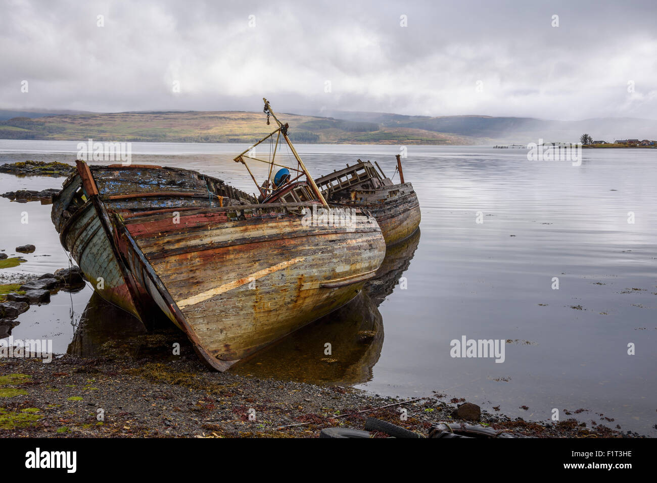 Wracks der Fischerboote, in der Nähe von Salen, Isle of Mull, Inneren Hebriden, Argyll und Bute, Schottland, Vereinigtes Königreich, Europa Stockfoto