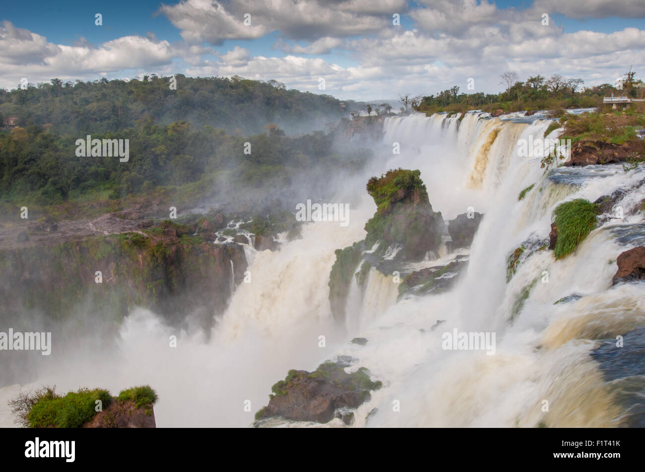 Malerische Aussicht auf die Wasserfälle von Iguazu in Argentinien, Südamerika Stockfoto