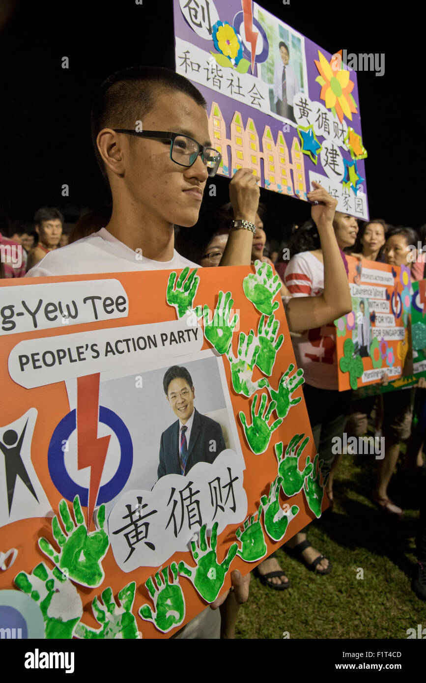 Massen an einem Menschen Action Party (PAP) Wahlveranstaltung in Singapur Stockfoto