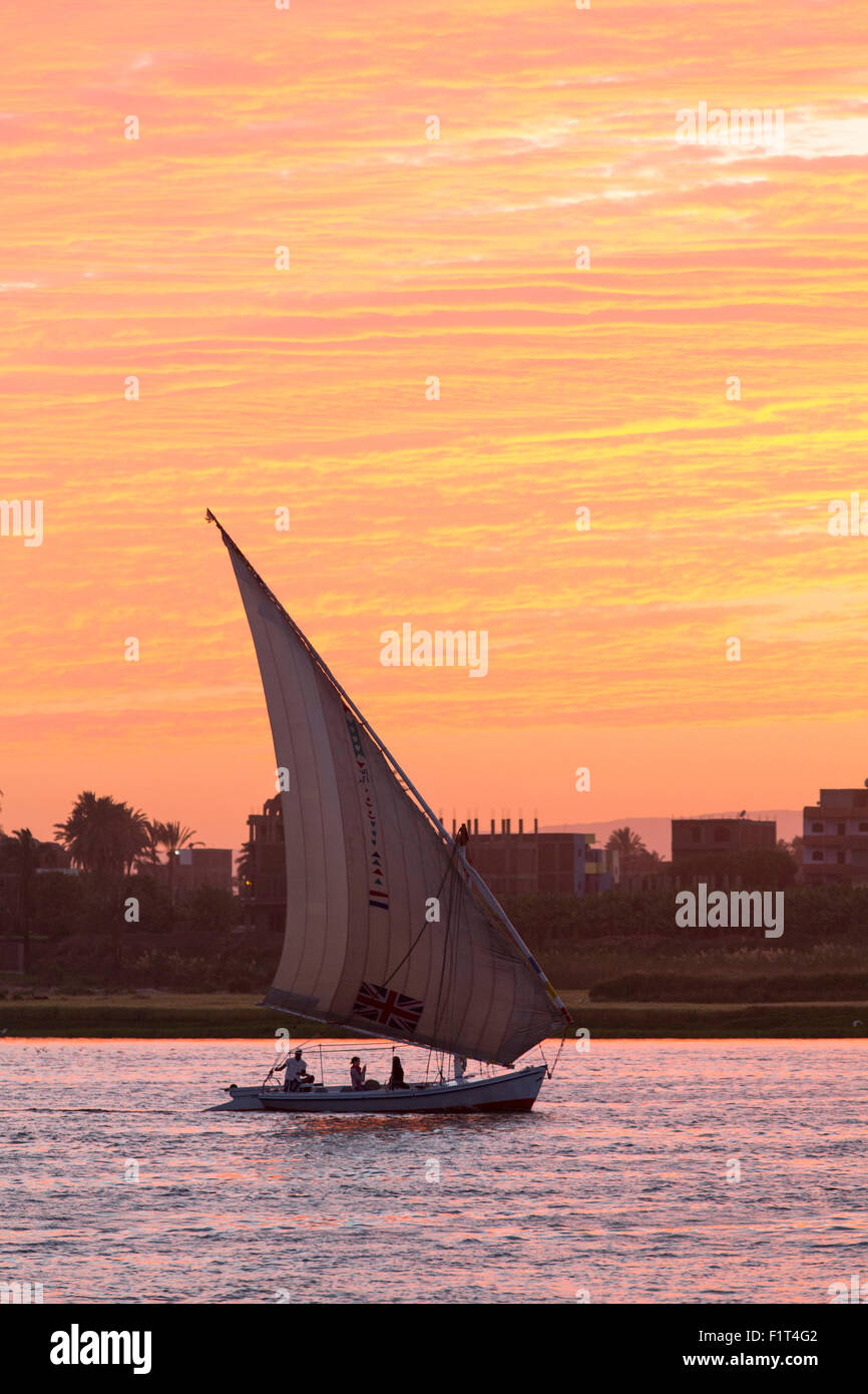 Feluke auf dem Nil, Luxor, Ägypten, Nordafrika, Afrika Stockfoto