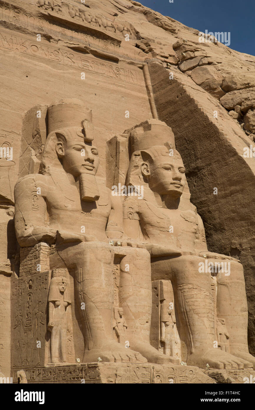 Kolosse von Ramses II., Sonne-Bügel, Abu Simbel, UNESCO World Heritage Site, Ägypten, Nordafrika, Afrika Stockfoto