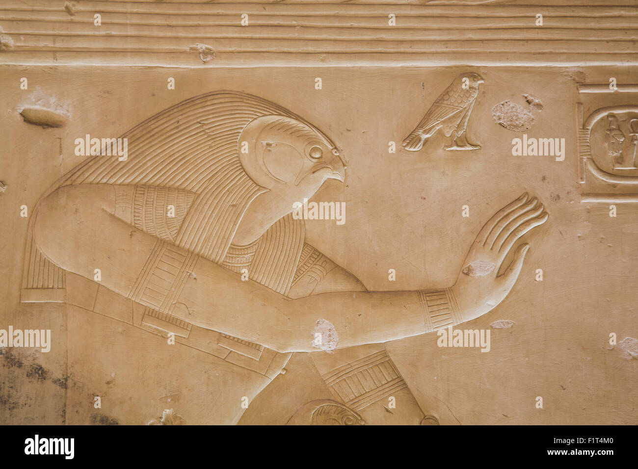 Relief des Gottes Horus, Tempel von Sethos i., Abydos, Ägypten, Nordafrika, Afrika Stockfoto
