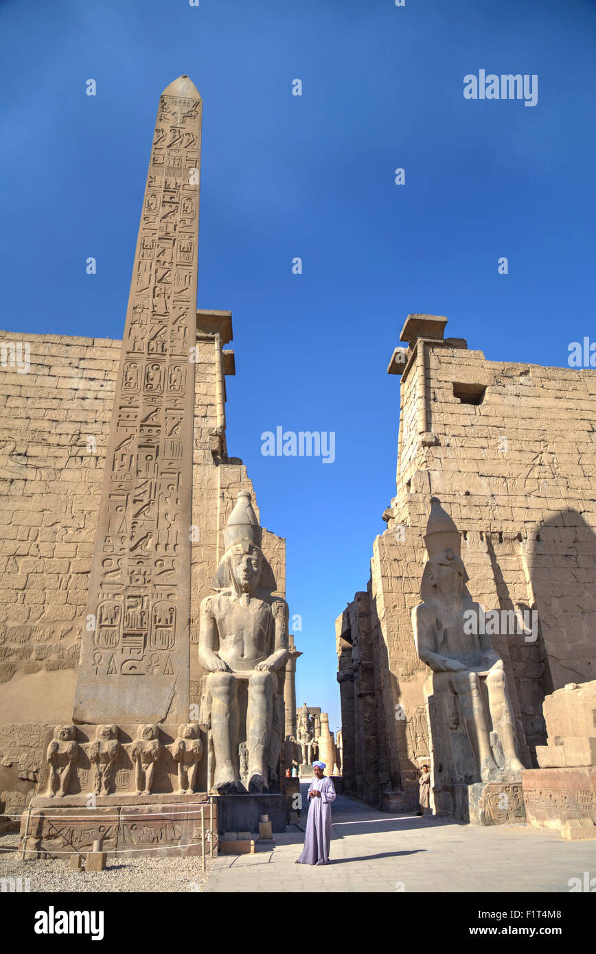 Obelisk, 25 Meter hoch vor Plyon 65 Meter breit, Luxor-Tempel, Luxor, Theben, UNESCO, Ägypten, Nordafrika Stockfoto