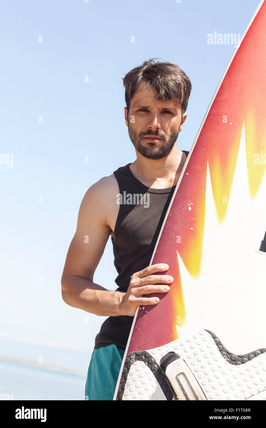Männliche Surfer, portrait Stockfoto
