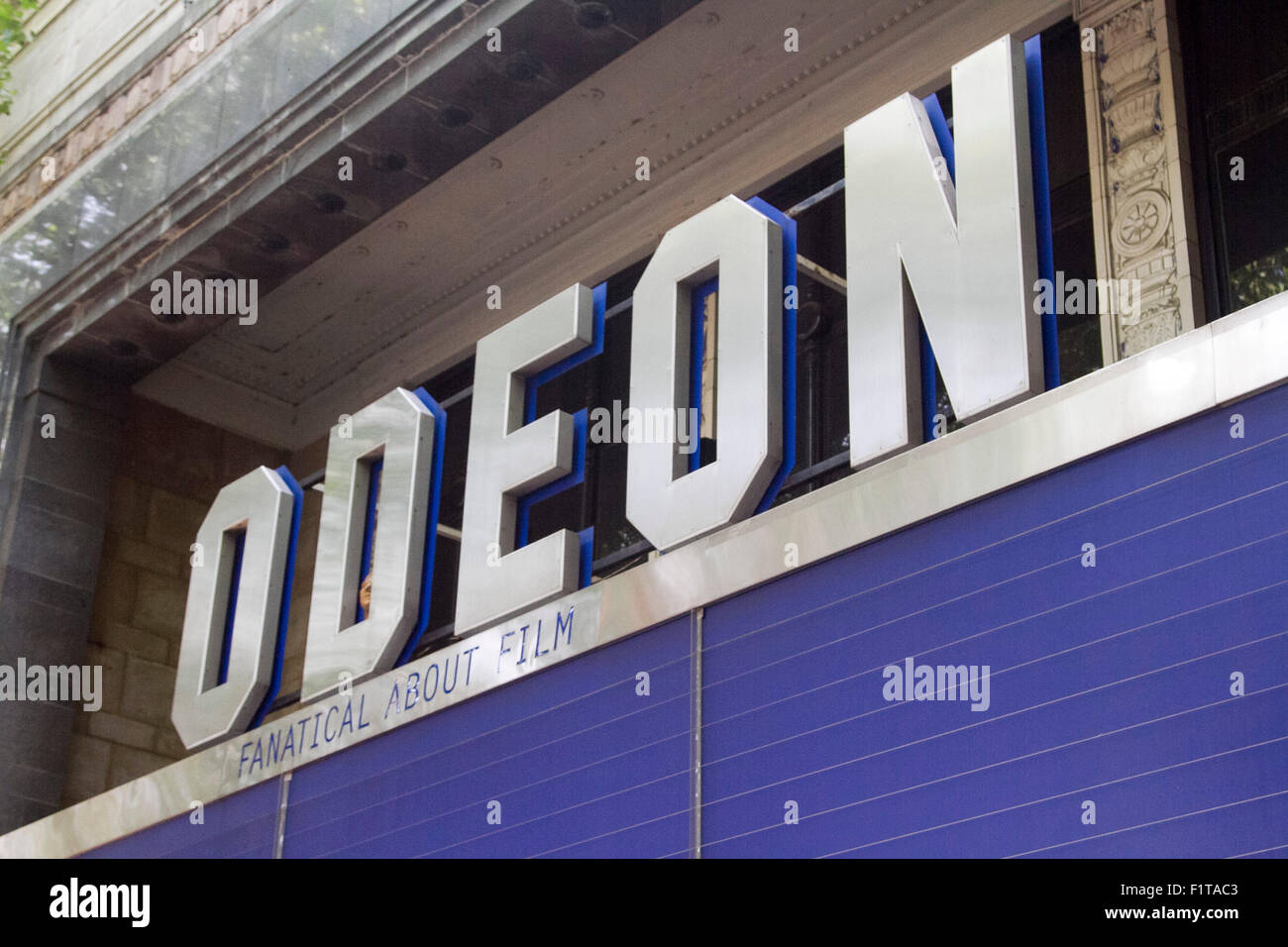 Kensington, London, UK. 7. September 2015. Die berühmte Odeon Kensington Kino mit Art-déco-Architektur droht der Abriss von entwickeln Delancey und Gesichter Opposition von Naturschützern darunter britische Schauspielerin Kate Winslet Credit: Amer Ghazzal/Alamy Live-Nachrichten Stockfoto