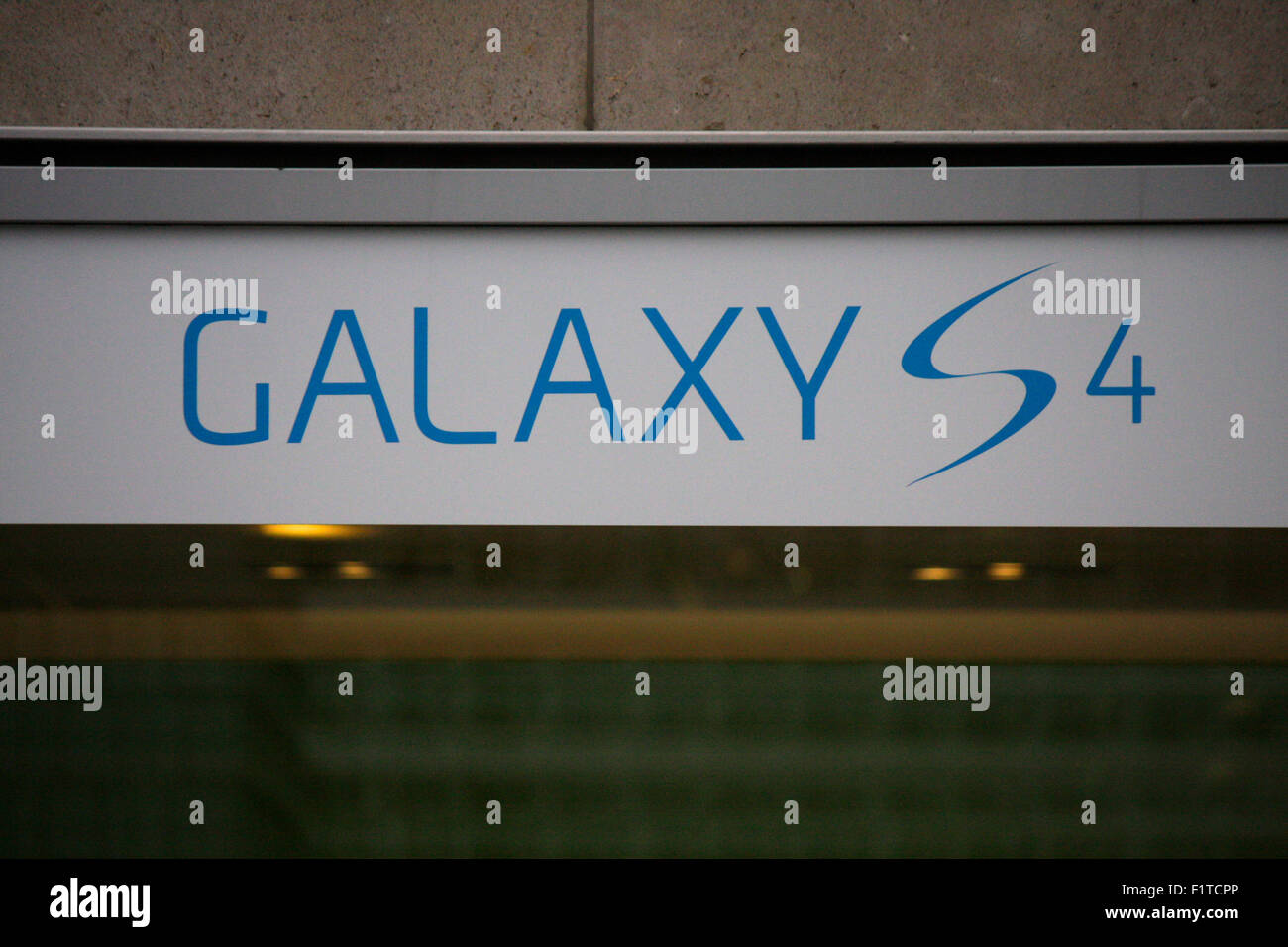 Markenname: "Galaxy S 4" von "Samsung", November 2013, Berlin. Stockfoto
