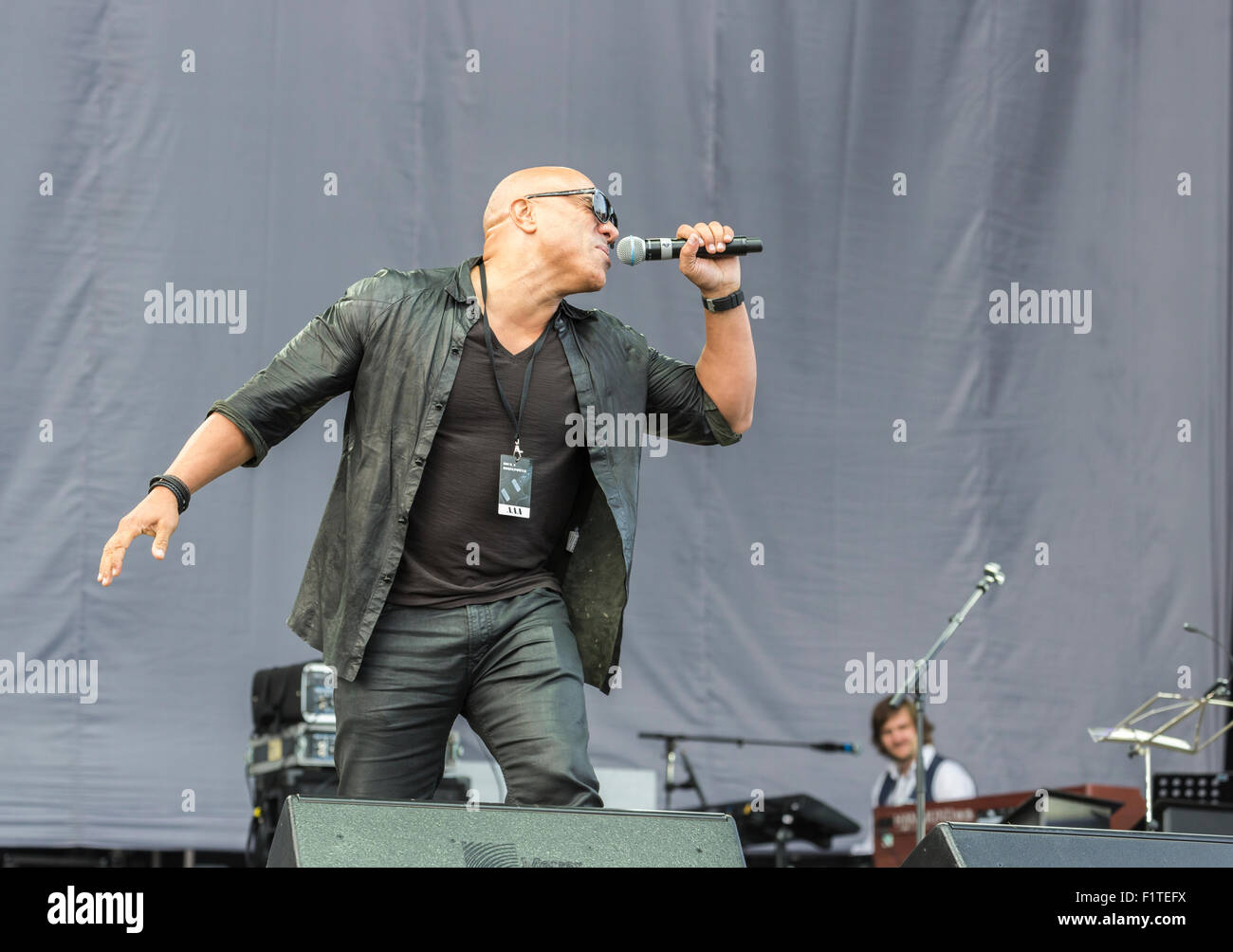 Ewhurst, Surrey, England, UK.  5. September 2015.  Noah Francis Johnson durchführt, singen live auf der Bühne im Rock ' n ' PS-Veranstaltung statt, an der Hurtwood Park Polo Club, Ewhurst, Surrey, UK.  Die Veranstaltung wurde zur Unterstützung der Prostate Cancer UK. Bildnachweis: Graham Lehrling/Alamy Live-Nachrichten Stockfoto