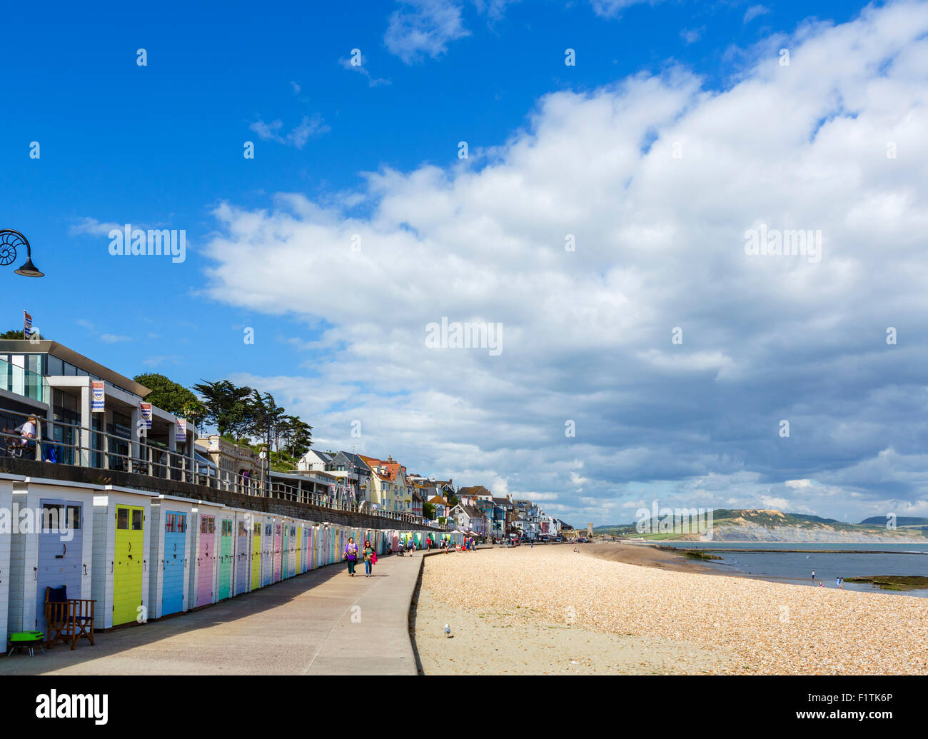 Der Stadtstrand und Marine Parade, Lyme Regis, Lyme Bay, Jurassic Coast, Dorset, England, UK Stockfoto