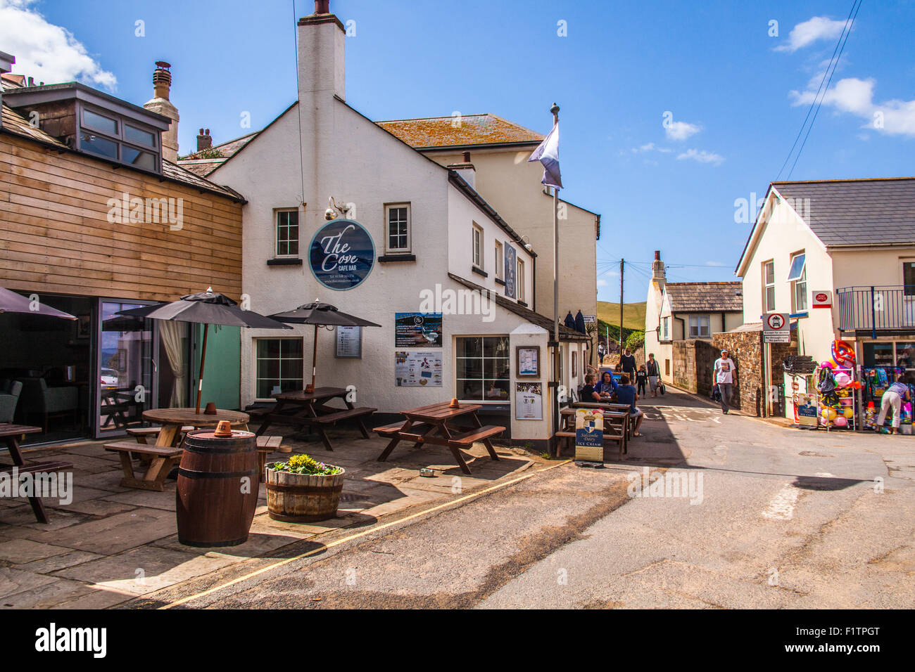 The Cove Pub und die Dorfpost in Hope Cove, Devon, England, Großbritannien. Stockfoto
