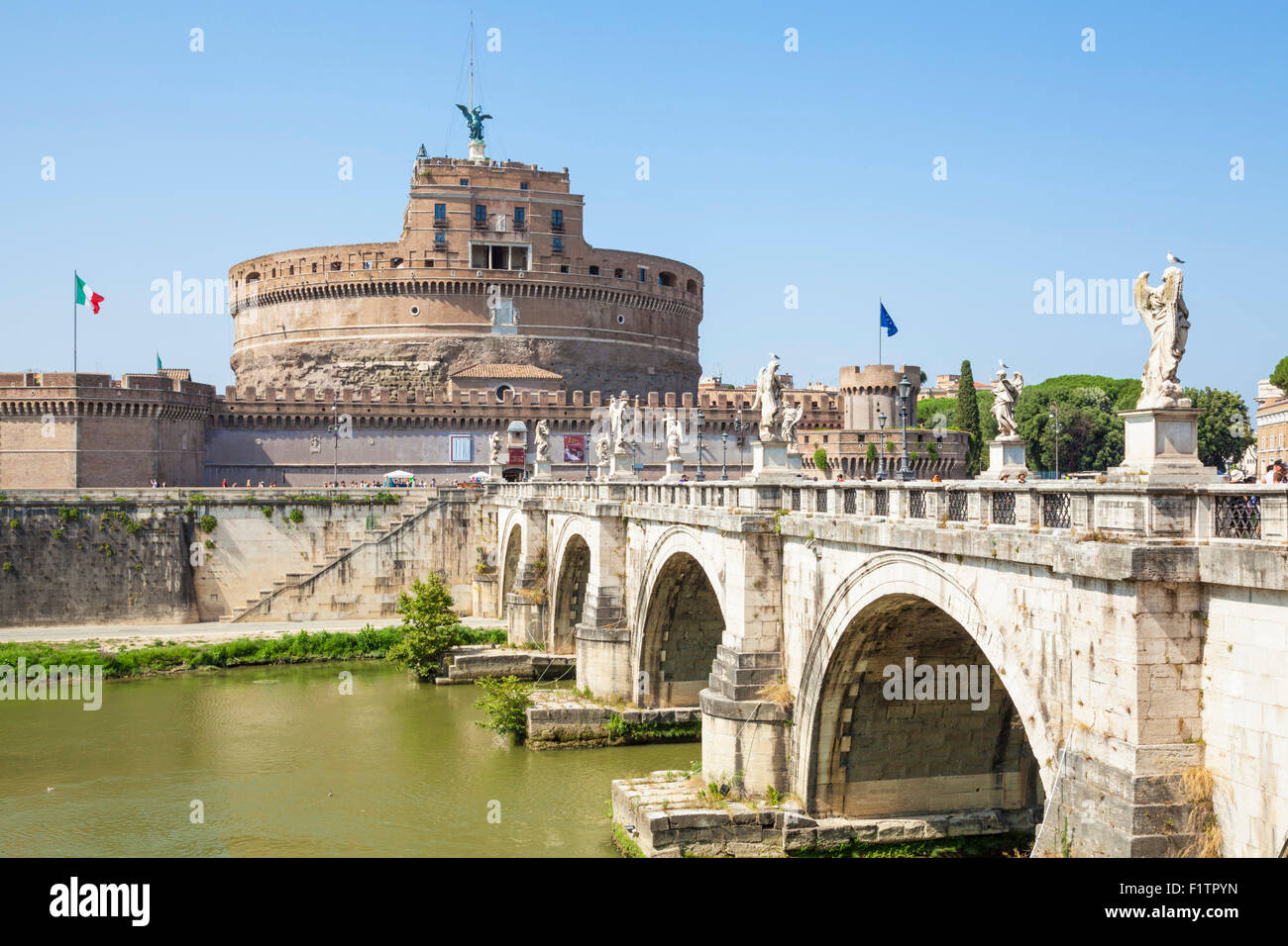 Engelsburg von Ponte Sant Lungotevere Castello Roma Rom Latium Italien EU Europa Stockfoto