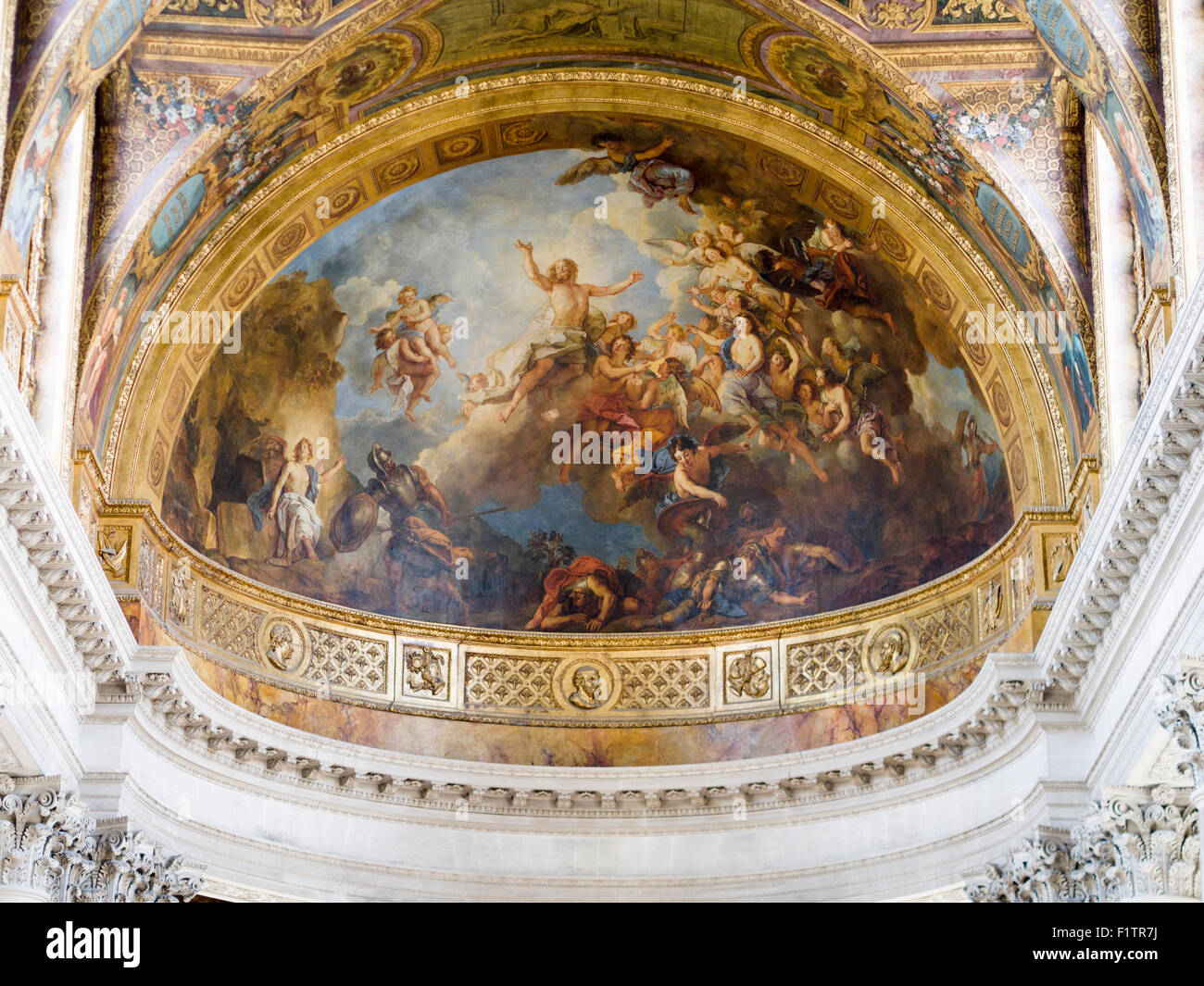 Halbe Kuppel Malerei an Versailles Kapelle. Die Hälfte-Kuppel-Malerei in der reich verzierte Kapelle. Schloss von Versailles, Versailles, Île-de-F Stockfoto