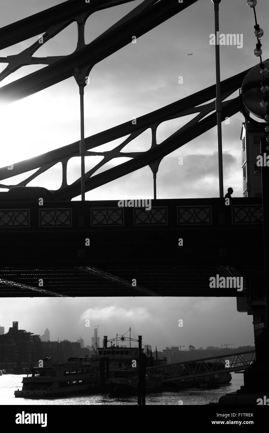 Silhouette Bild der Tower Bridge London UK Stockfoto