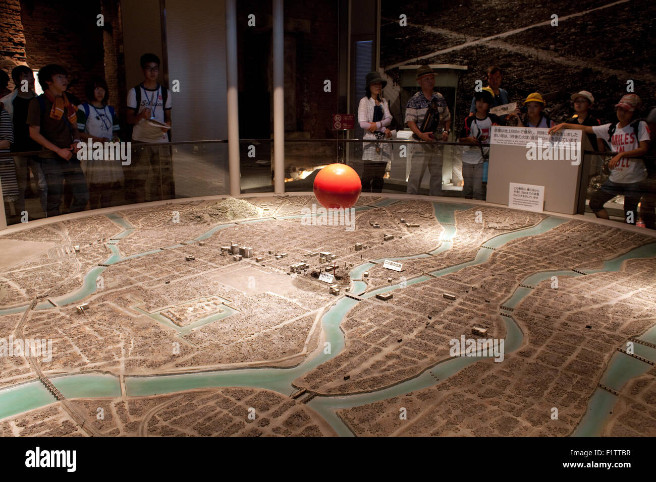 Karte zeigt Atombombe Hypozentrum des Hiroshima im Jahr 1945 auf Hiroshima Peace Memorial Museum, Friedenspark, Japan Stockfoto
