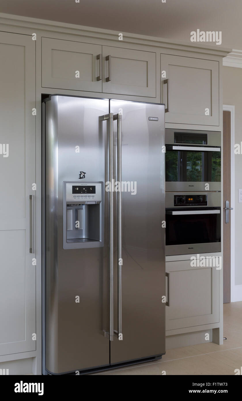 Kühlschrank im amerikanischen stil -Fotos und -Bildmaterial in hoher  Auflösung – Alamy