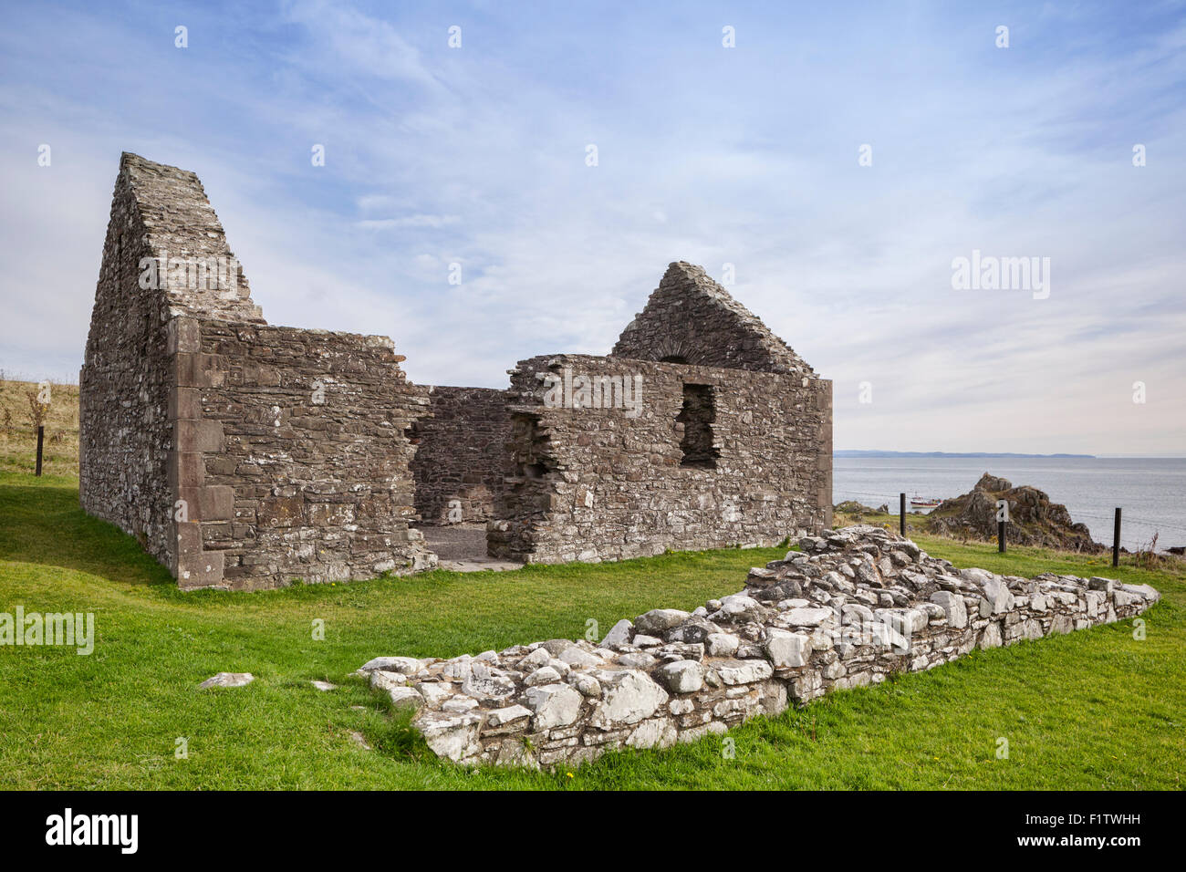 St. Ninian Kapelle auf der Isle of Fund, Wigtownshire, Schottland, und Teil der Umfassungsmauer. Die Kapelle stammt aus... Stockfoto