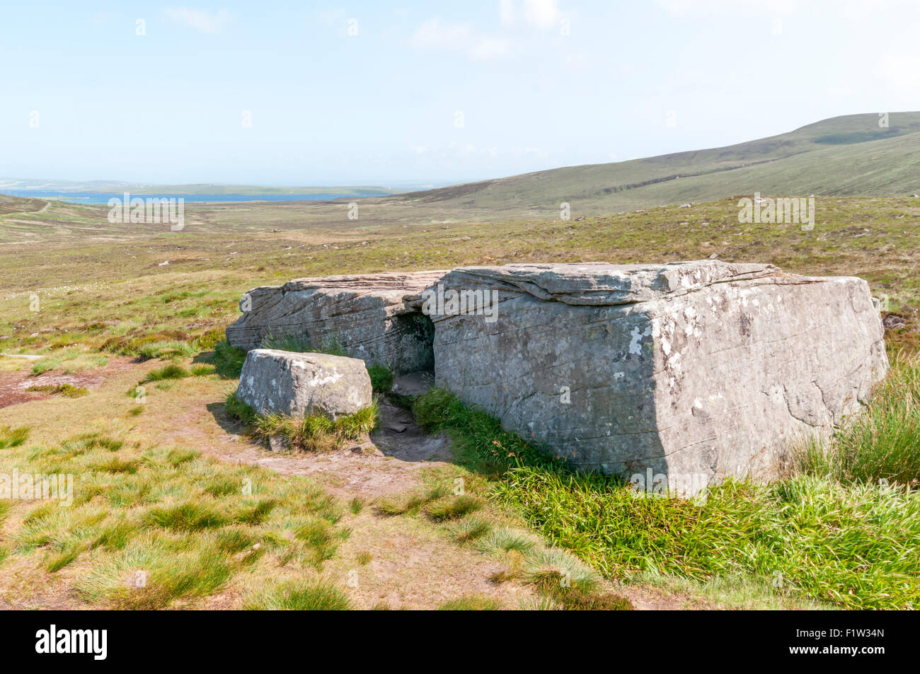 Der Dwarfie Stane gekammert Grab auf den Orkney Insel Hoy. Stockfoto