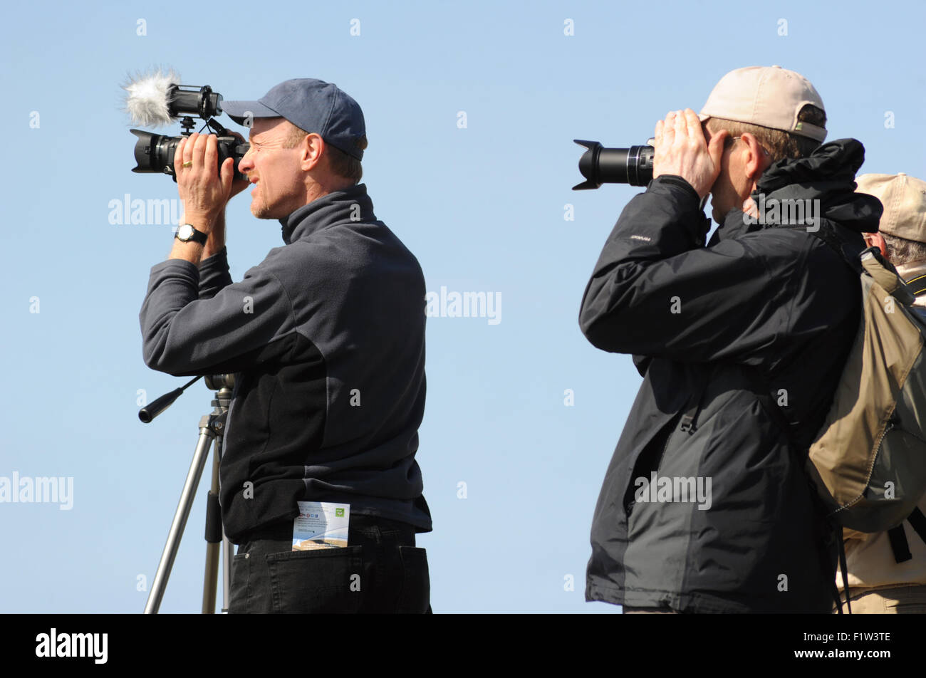 FOTOGRAFEN FOTOGRAFIEREN IM FREIEN BEI VERANSTALTUNGEN WIEDER FOTOS HOBBY HOBBYS FOTOGRAFIE ÖFFENTLICHEN PLÄTZEN PRIVATSPHÄRE GESETZE URHEBERRECHTLICH Stockfoto