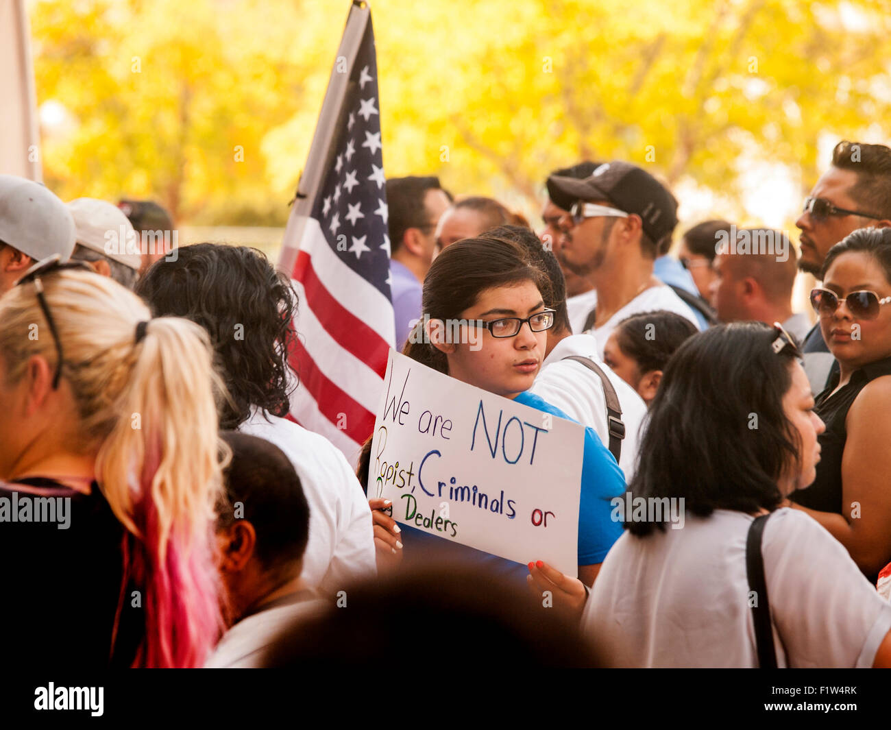 Durch Texas Bewohner Protest gegen den Präsidentschaftskandidaten Donald Trumps versprechen eine Mauer an der Grenze zwischen Mexiko und den Vereinigten Staaten zu bauen Stockfoto