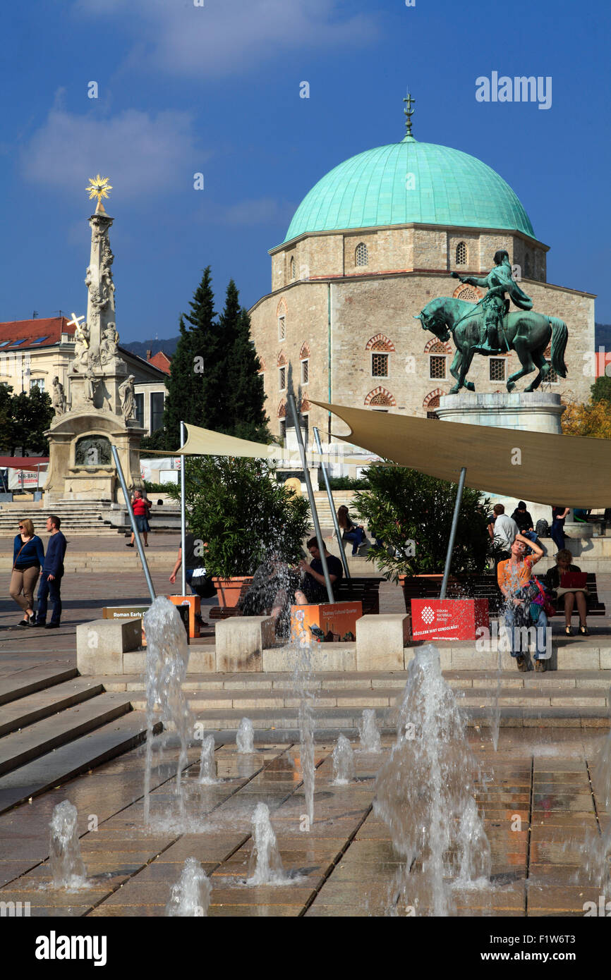 Ungarn Pécs Széchenyi Tér katholische Kirche Pasha Qasim Moschee Stockfoto