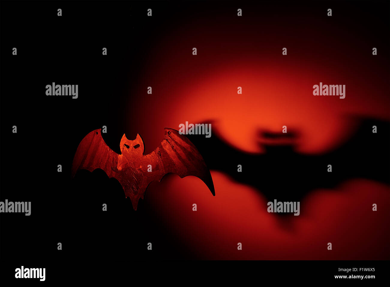 Handgemachte Fledermaus Halloween mit schrecklichen Schatten Stockfoto