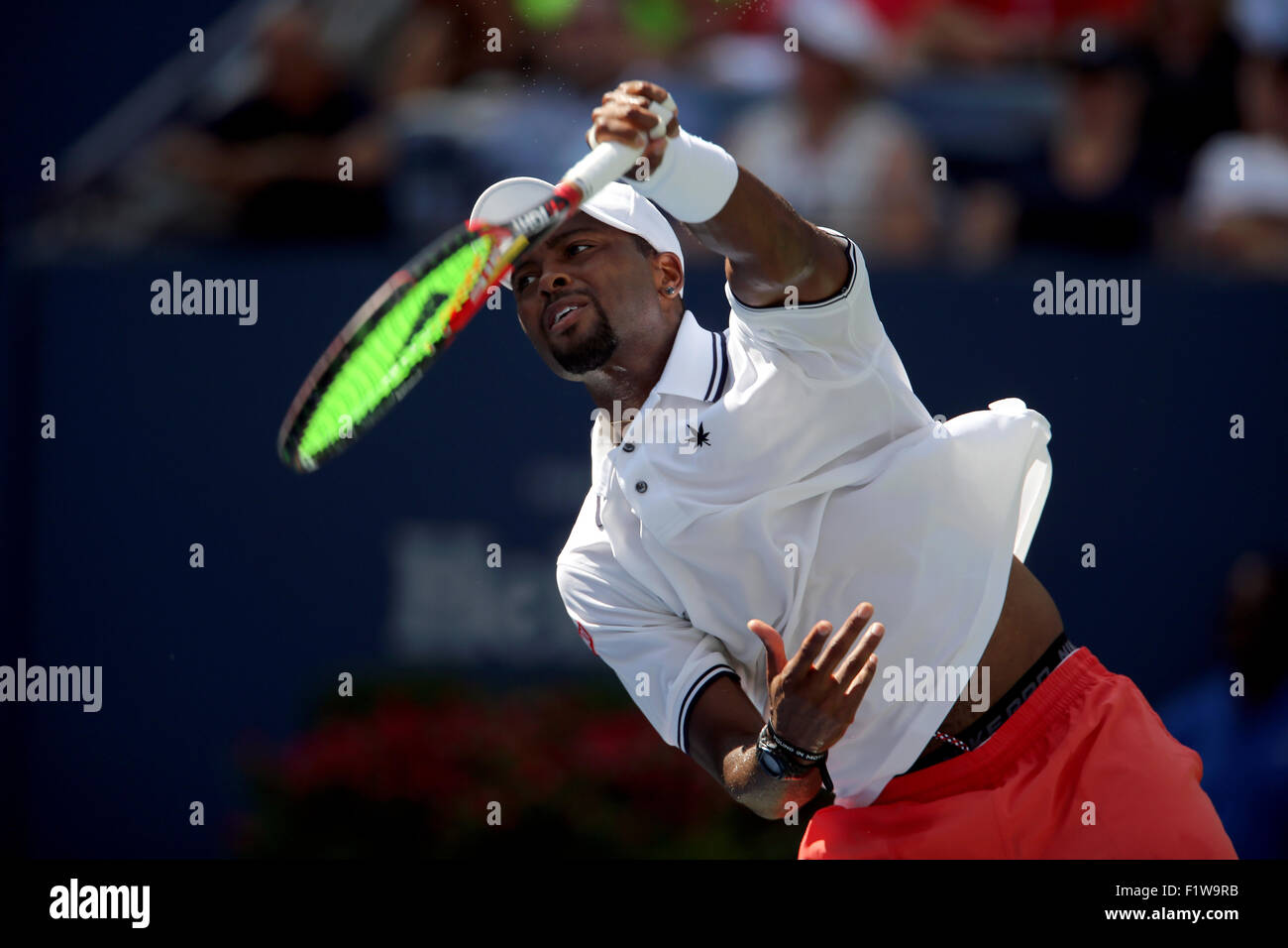 New York, USA. 7. September 2015. Donald Young der Vereinigten Staaten im Kampf gegen Stan Wawrinka in ihrem vierten Vorrundenspiel am US Open in Flushing Meadows, New York am 7. September 2015. Bildnachweis: Adam Stoltman/Alamy Live-Nachrichten Stockfoto