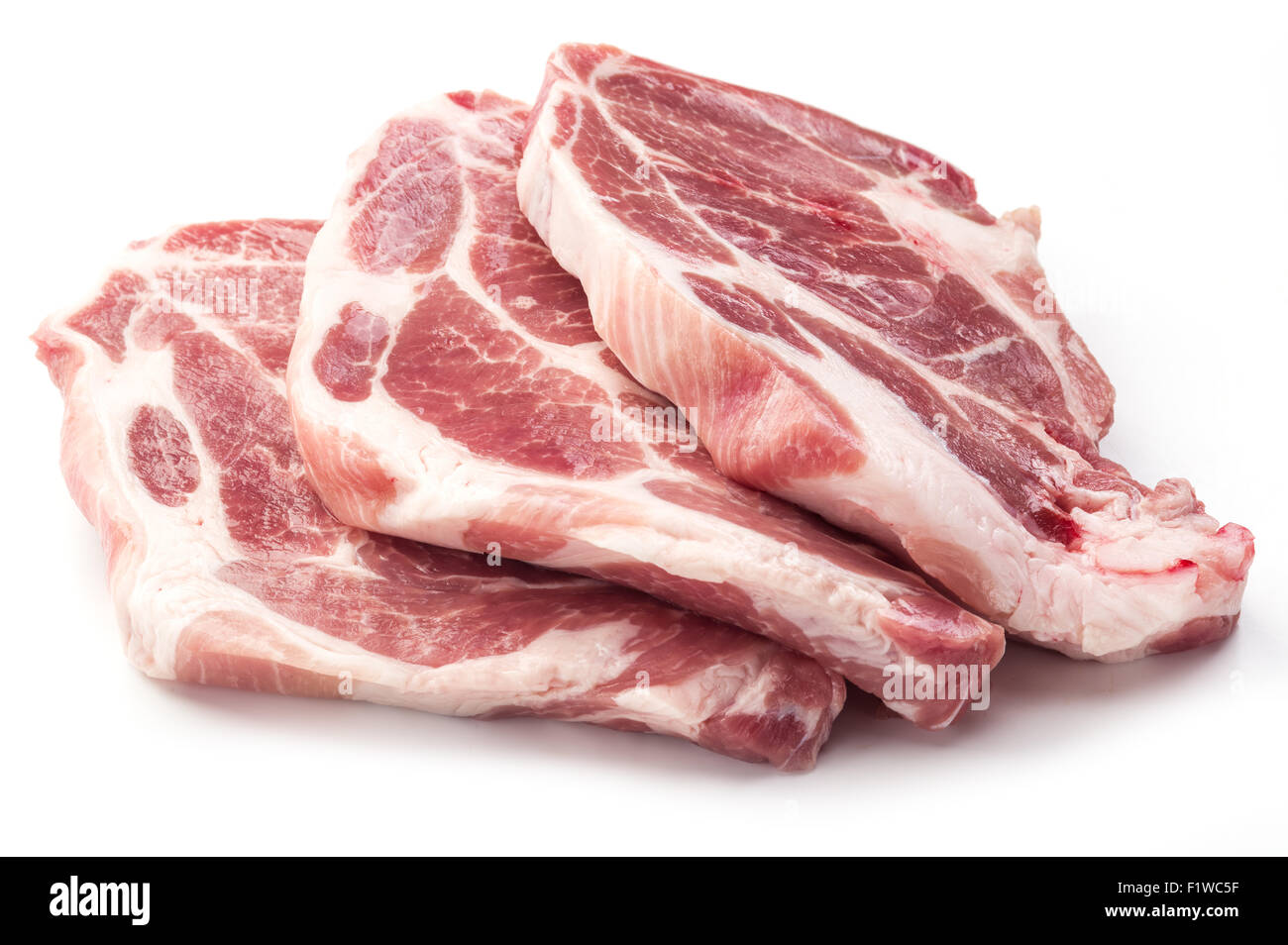 Rohes Schweinefleisch Fleischscheiben auf weißem Hintergrund. Stockfoto