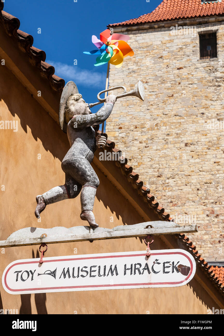 Das Spielzeugmuseum Hracek Zeichen in Prag, Tschechische Republik. Stockfoto