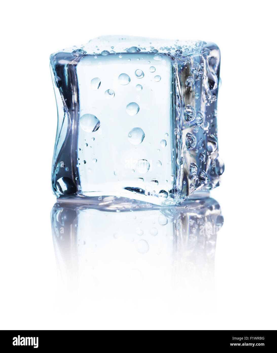 Cube Blau Eis isoliert auf einem weißen Hintergrund. Stockfoto