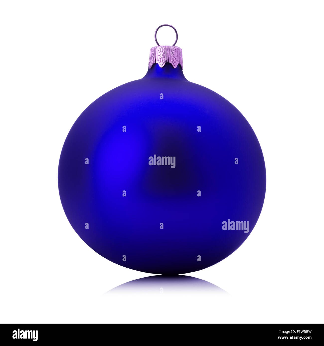 Blue Christmas Ball auf dem weißen Hintergrund isoliert. Stockfoto