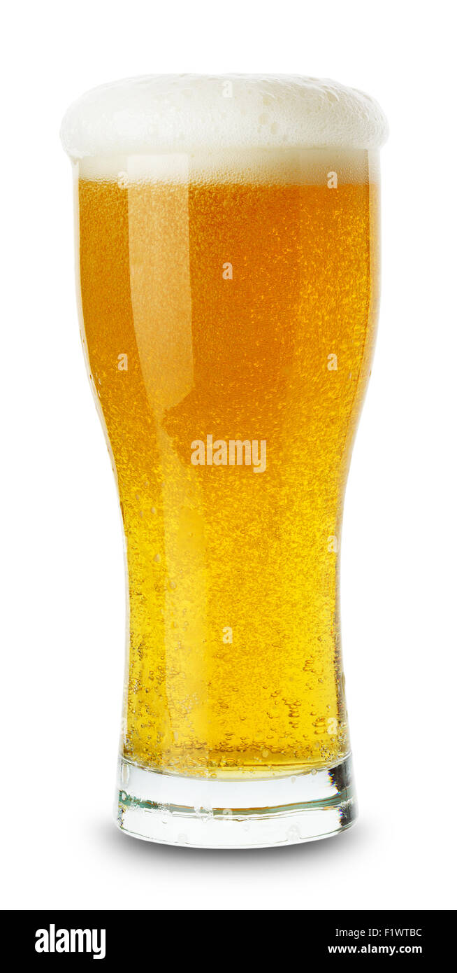 Glas Bier auf dem weißen Hintergrund isoliert. Stockfoto