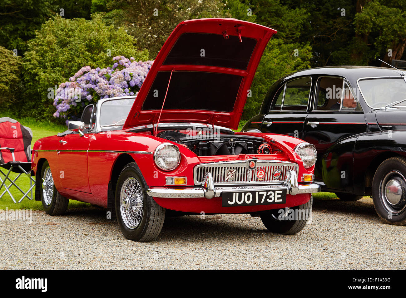 Ein rot MG Roadster in Picton Castle Vintage Auto Rallye, Pembrokeshire, Wales. Stockfoto