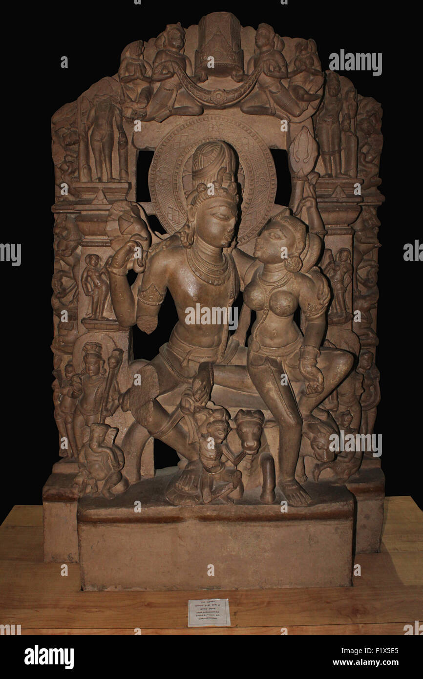 Skulptur von Uma Maheshwar, 11. Jahrhundert. 10. Jhd n. Chr.. Landesmuseum, Bhopal, Madhya Pradesh, Indien Stockfoto