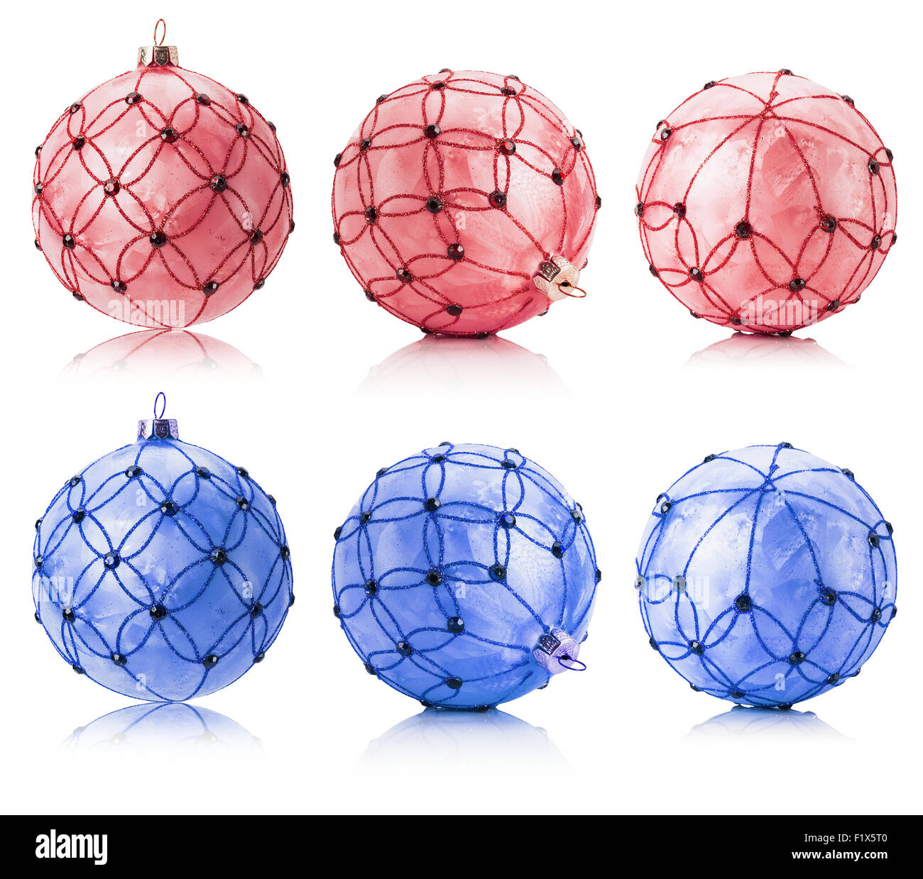 Satz von rosa und blaue Weihnachtskugeln auf dem weißen Hintergrund isoliert. Stockfoto