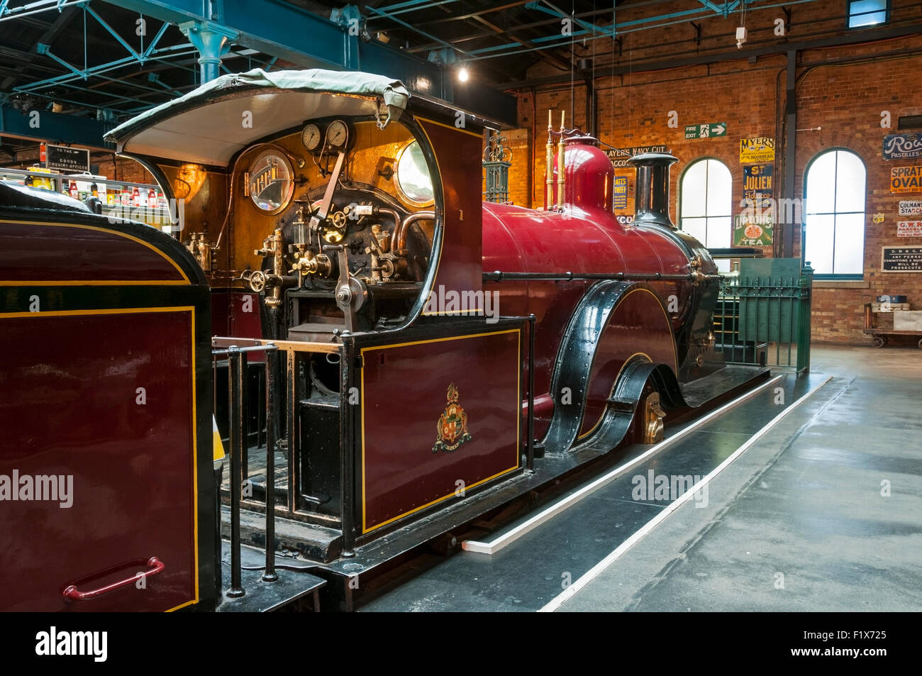 Midland Railway 115 Klasse 4-2-2-Lokomotive, den Spitznamen "Spinner", bei der National Railway Museum, York, Yorkshire, England, UK Stockfoto