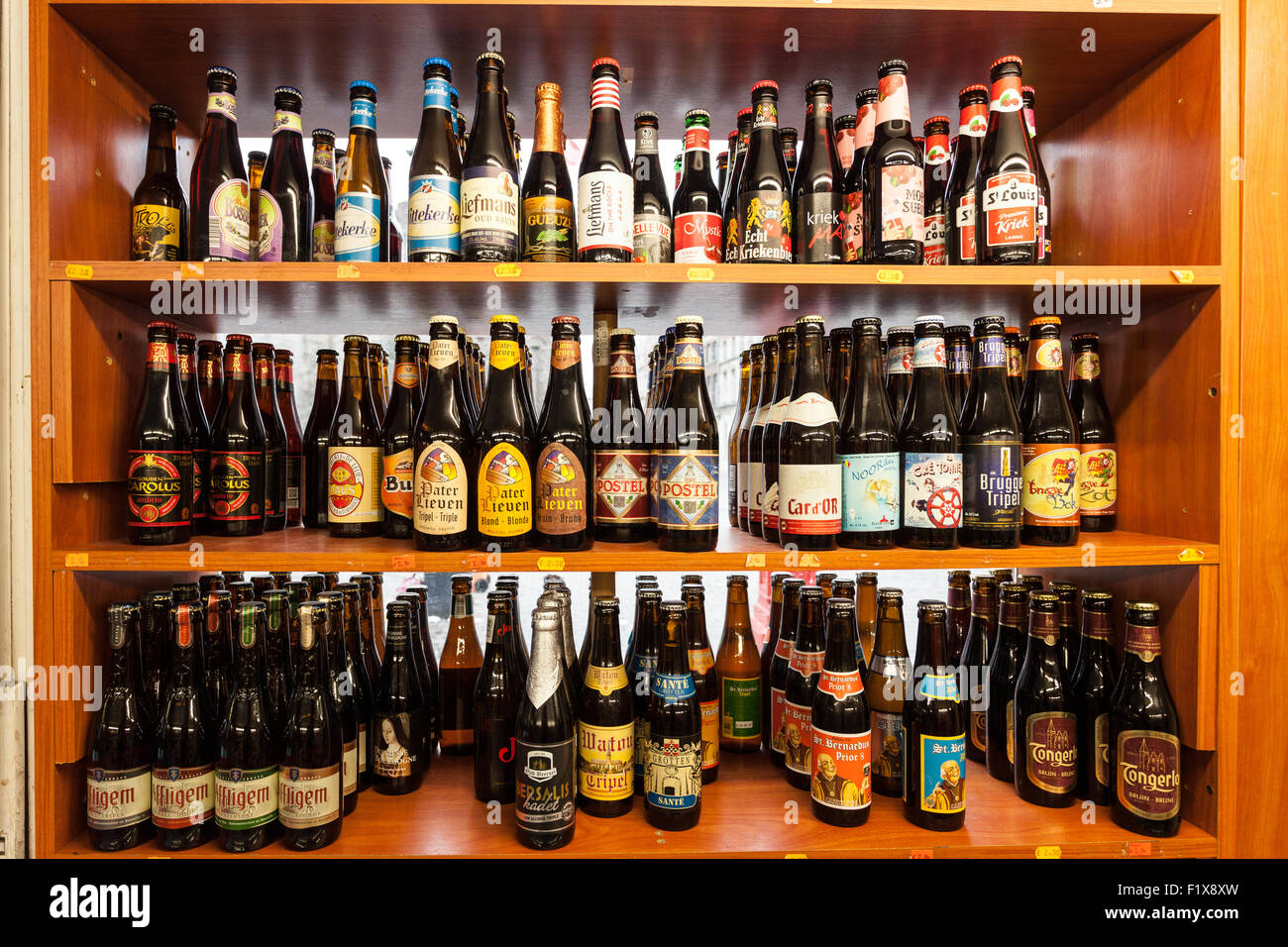 Belgisches Bier in einem Geschäft Stockfoto
