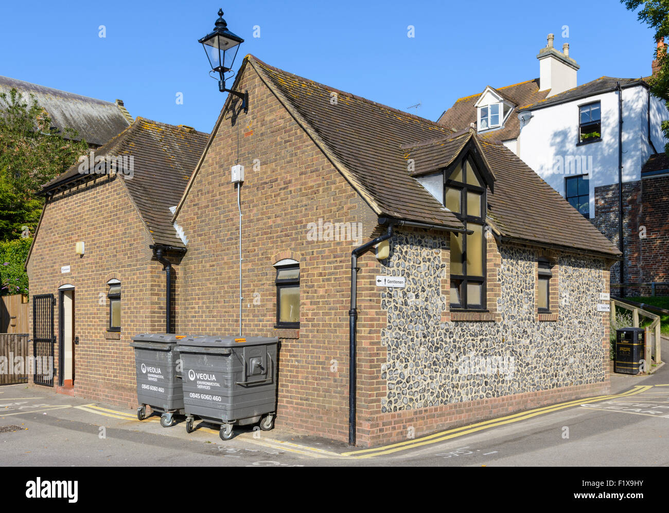 Öffentliche Toiletten in einem Parkhaus in England, UK. Stockfoto