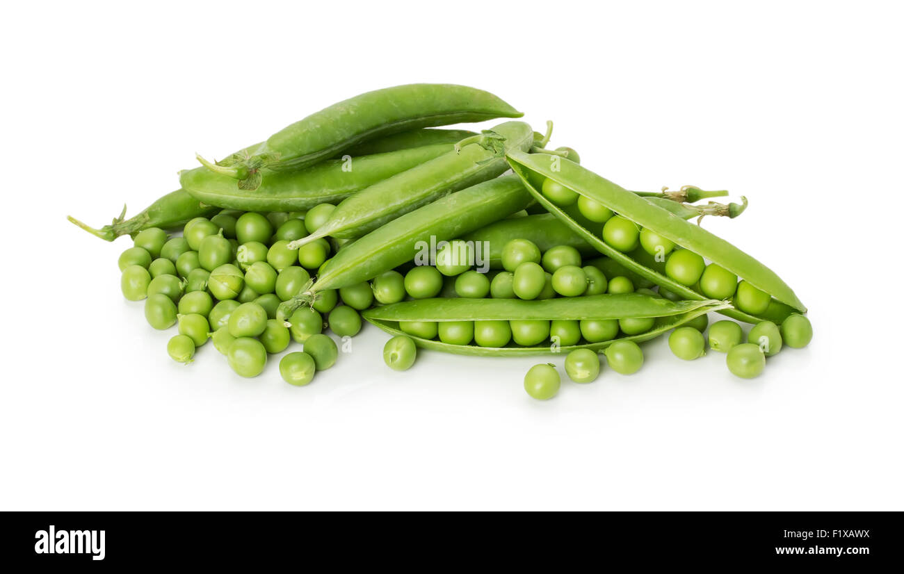 leckere grüne Erbsen auf dem weißen Hintergrund. Stockfoto