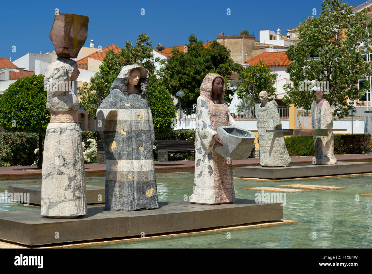 Modernen Statuen des maurischen Sockelfiguren Silves (in der Praca Mouhatamid ihn-Abbad), Algarve, Portugal Stockfoto