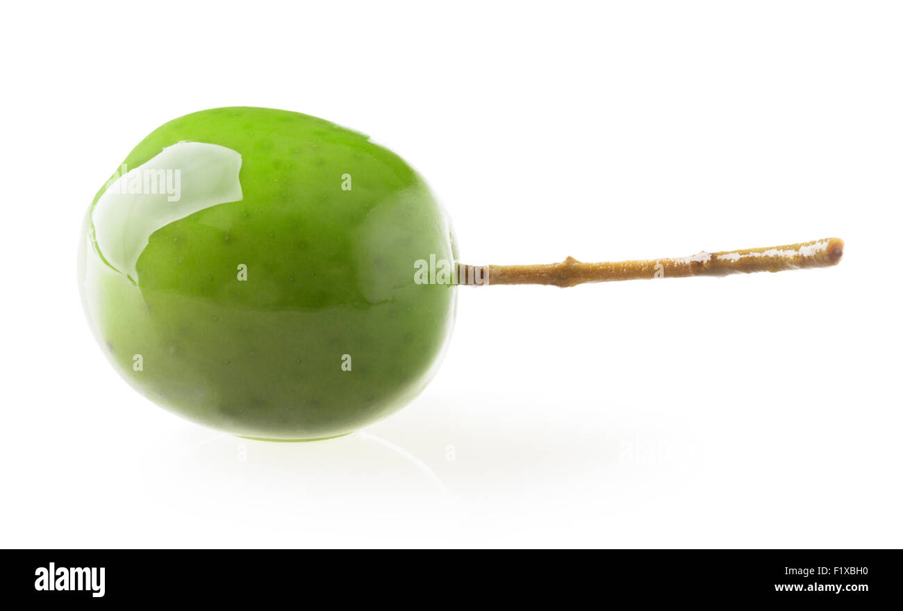 Grüne Olive isoliert. Stockfoto