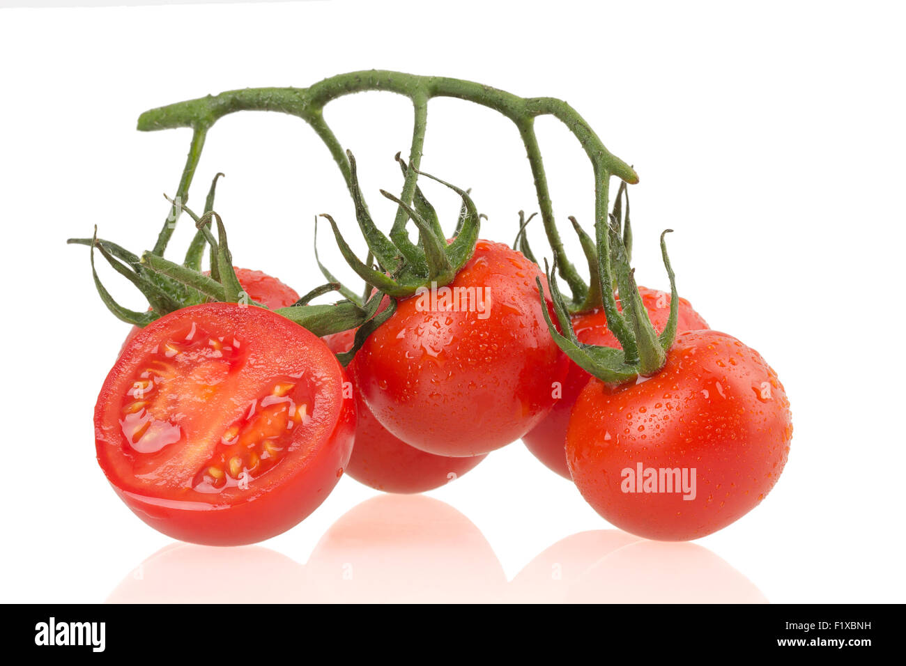 Reife Tomaten auf weißem Hintergrund. Stockfoto