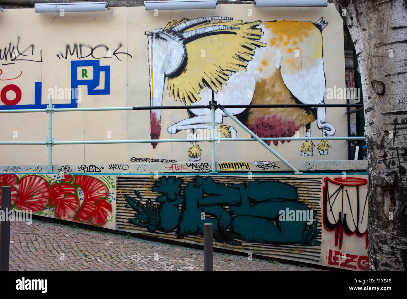 Portugal, Lissabon, Wandmalerei, Graffiti, Stadt urban street-Art - Galeria de Arte Urbana Stockfoto