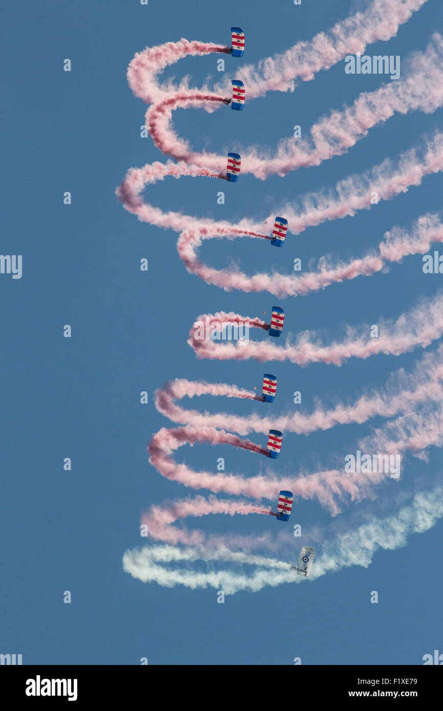 Die Royal Air Force Falcons Fallschirm Display Team auf der Airshow 2015 Shoreham Stockfoto