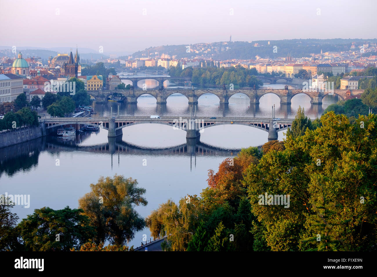 Brücken über die Moldau in Prag, Tschechische Republik, Europa Stockfoto