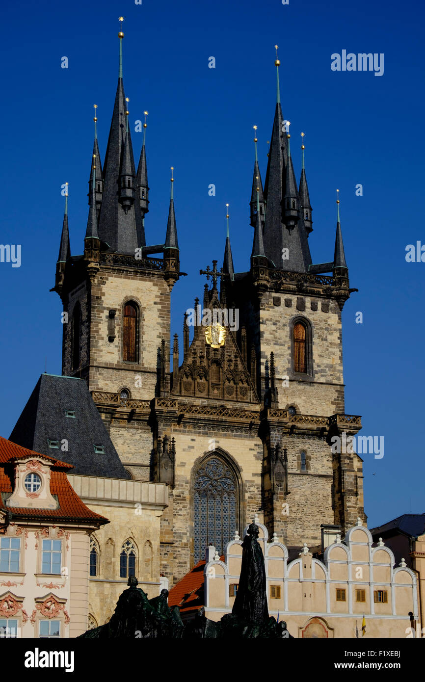 Kirche der Gottesmutter vor Tyn in der Old Town Square, Prag, Tschechische Republik, Europa Stockfoto