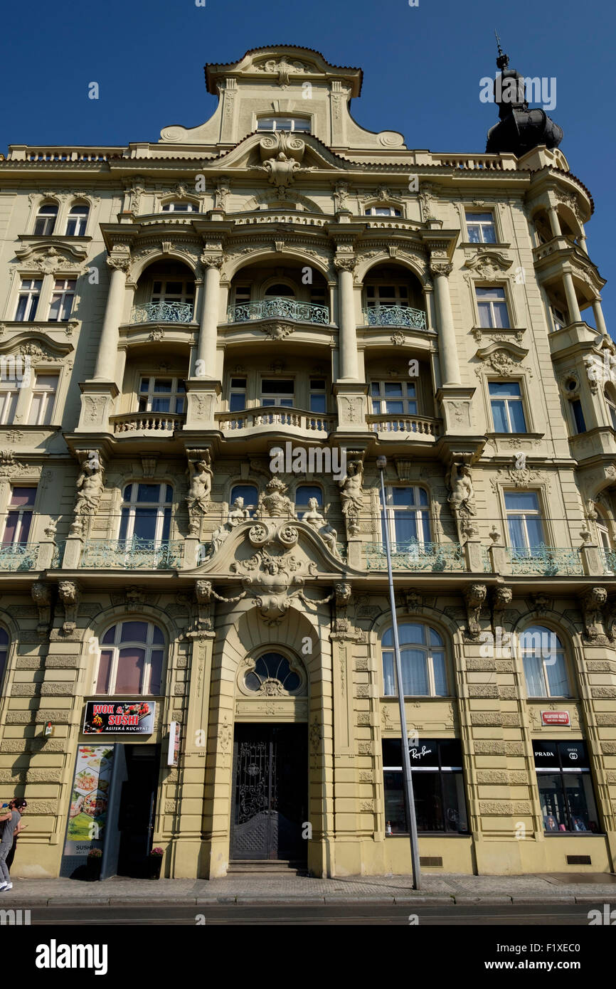 Reich verzierte Gebäudefassade in Prag, Tschechische Republik, Europa Stockfoto