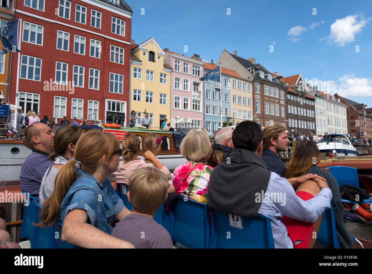 Bunte Häuserzeile am Ufer des Kanals Nyhavn in Kopenhagen, Dänemark Stockfoto
