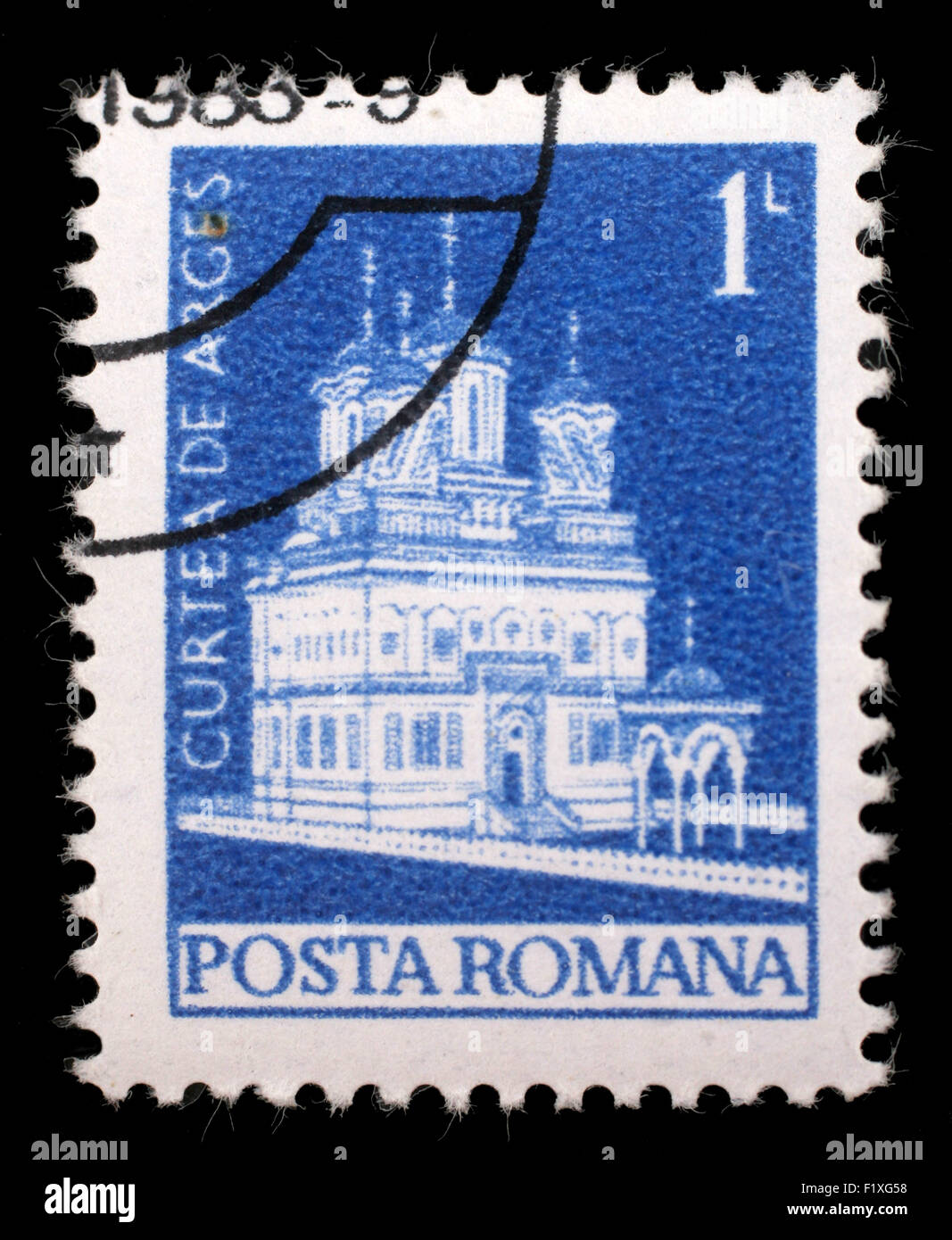 Briefmarke gedruckt in Rumänien zeigt Kathedrale Curtea de Arges, ca. 1974 Stockfoto