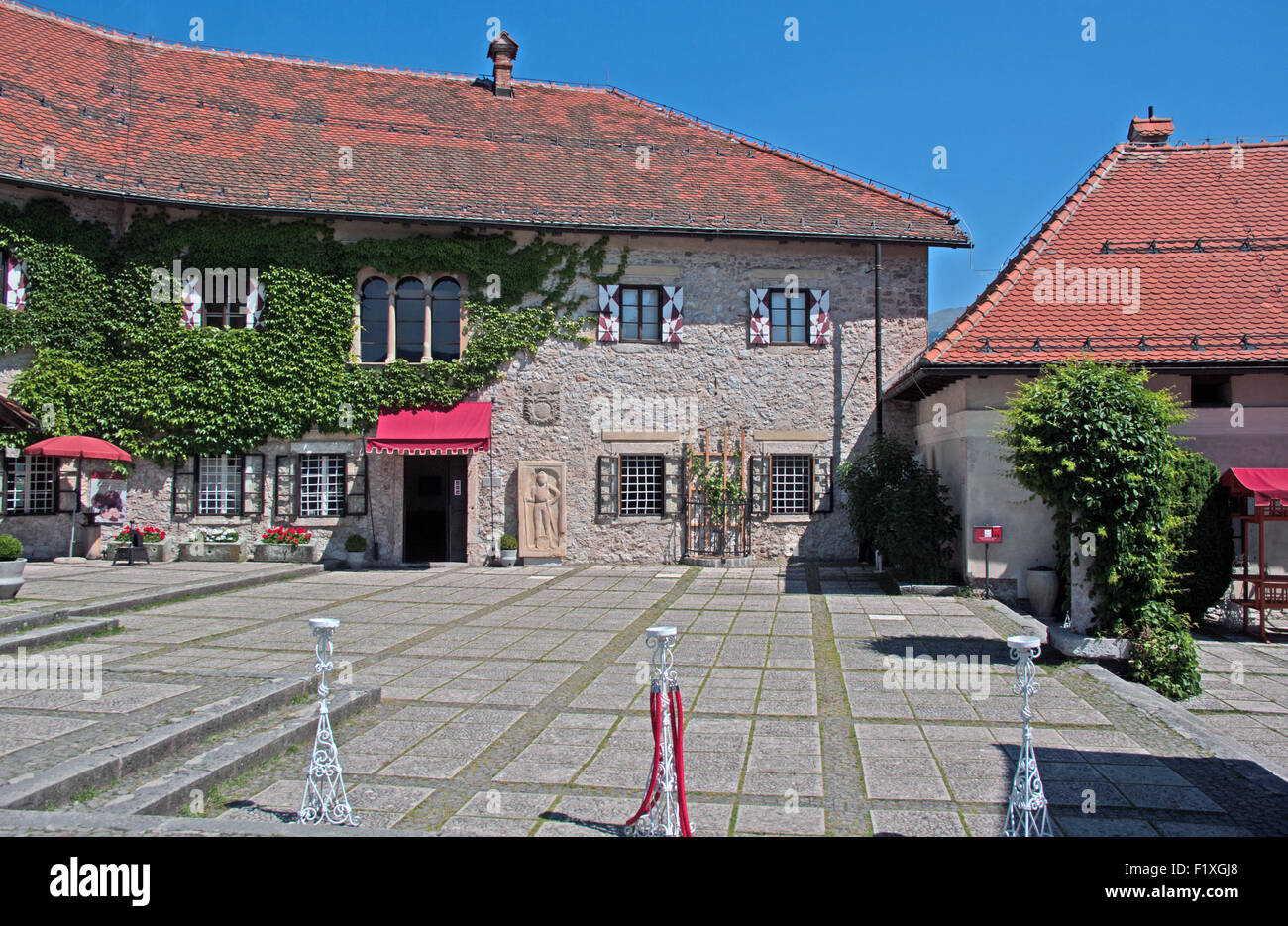 Bled Castle Yard Gerichtsgebäude, Gorenjska, Julischen Alpen, Slowenien, Europa, Stockfoto